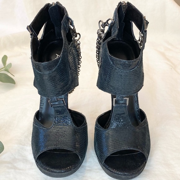 ALDO Black Chained Pumps - Picture 9 of 16